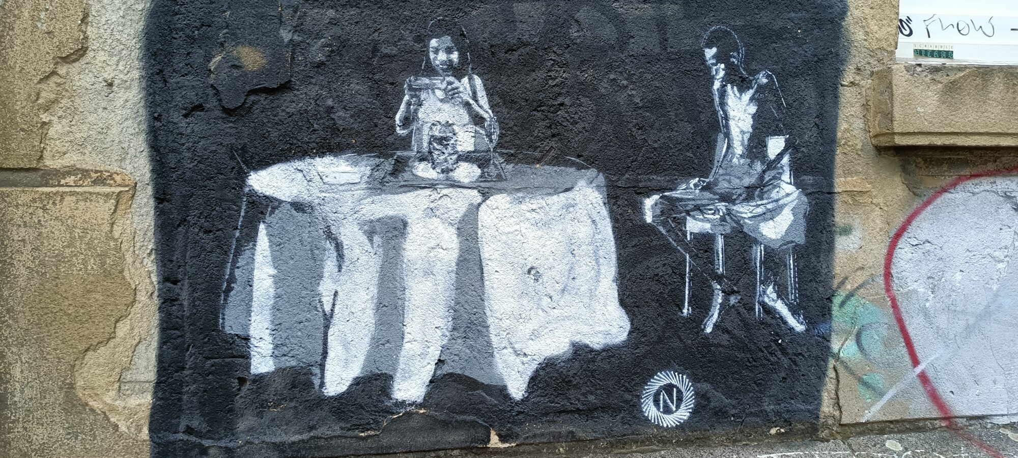 Scène de table à la craie blanche — Street art à Düsseldorf