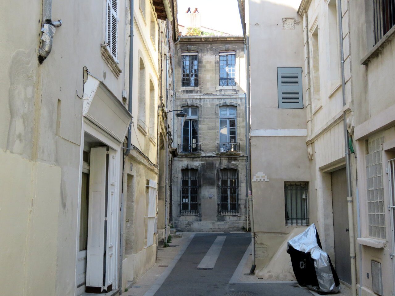 AVI_35, Space Invader on 9 bis Rue Laboureur — Street art by Invader in Avignon