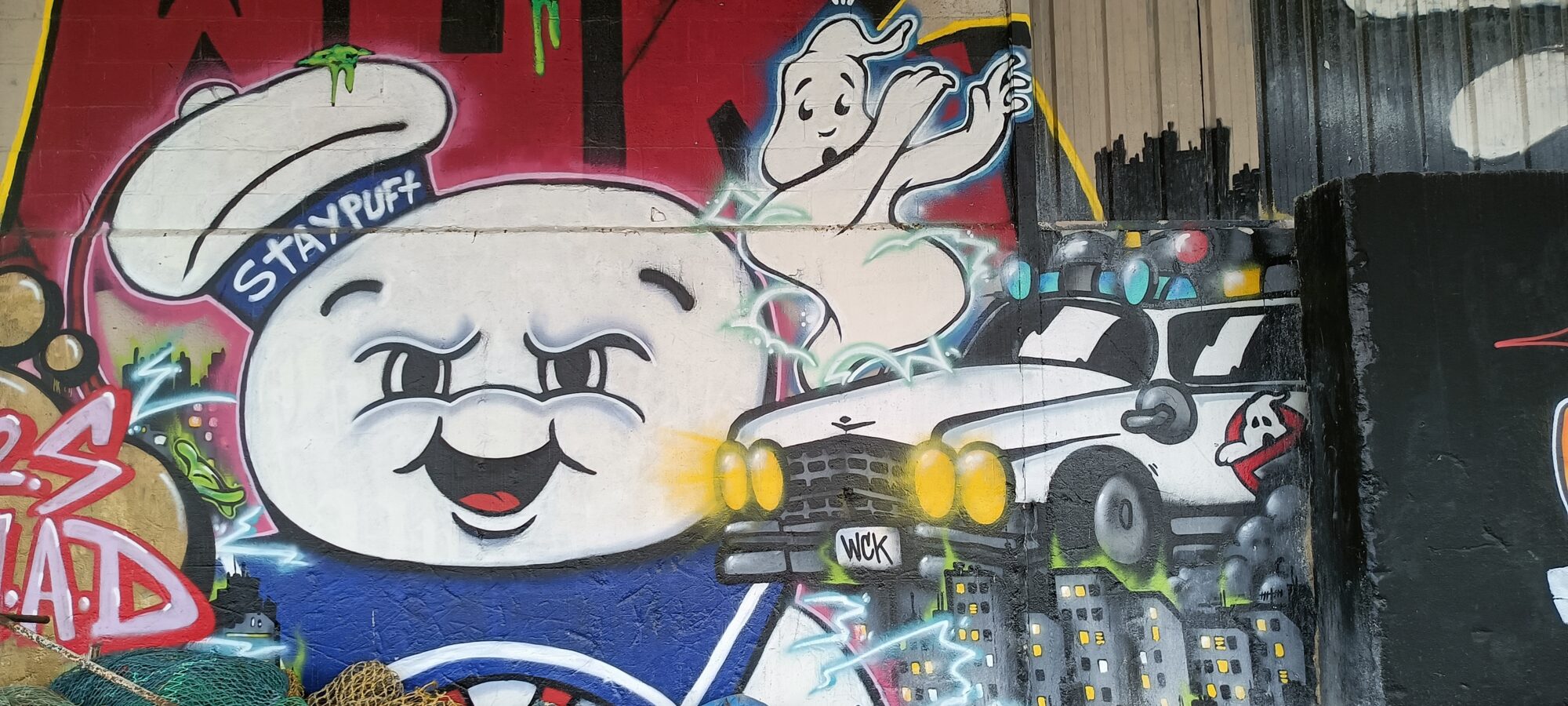 Bibendum Chamallow et Ghostbusters — Street art à Plérin