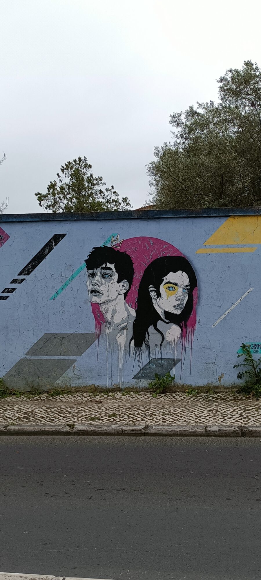 Deux portraits qui coulent — Street art à Lisboa