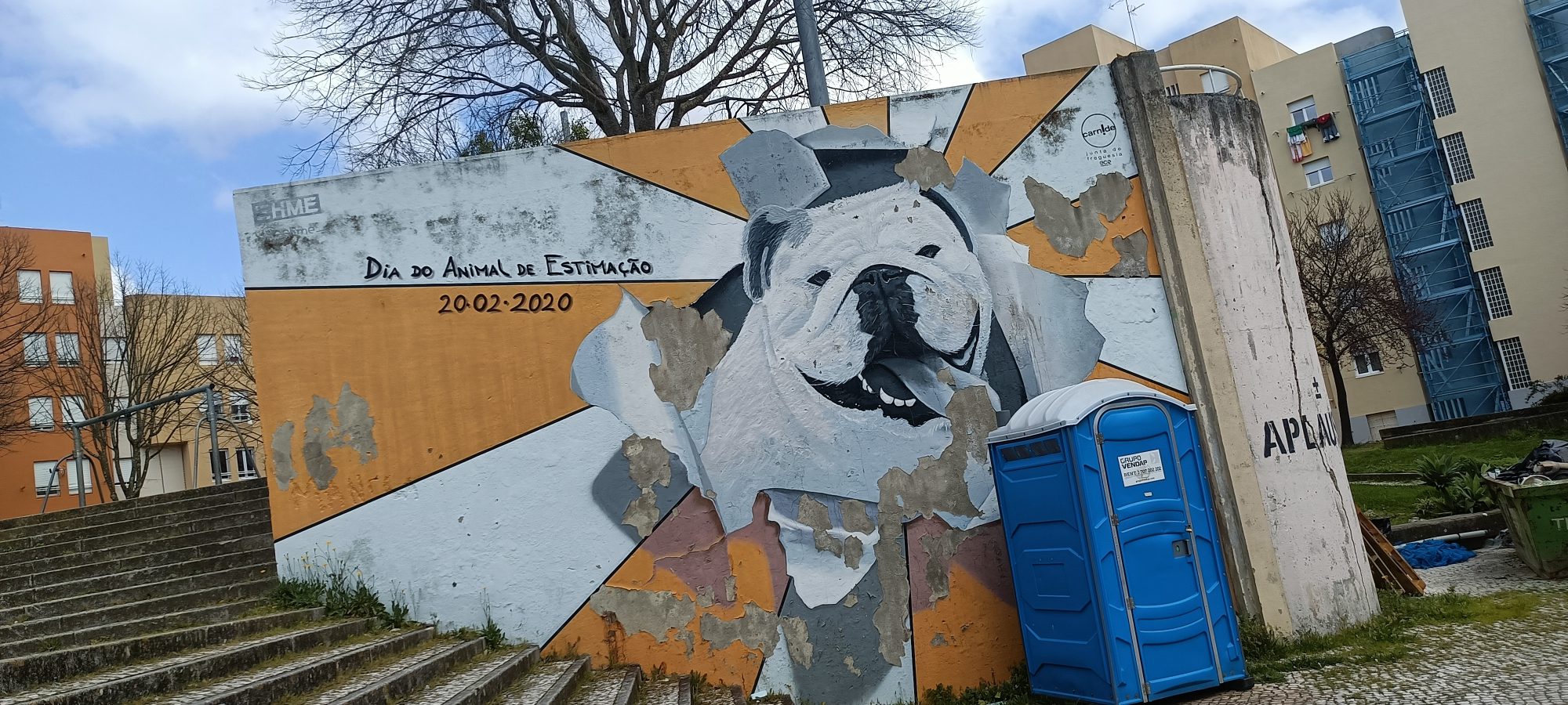 Bulldog - Jour de l'Animal de Compagnie — Street art de EHME à Lisbon