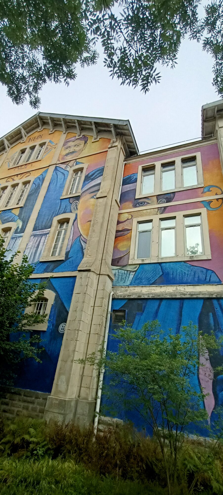 La Vie hors la Manufacture by Heol Art — Street art by Heol Art in Le Mans