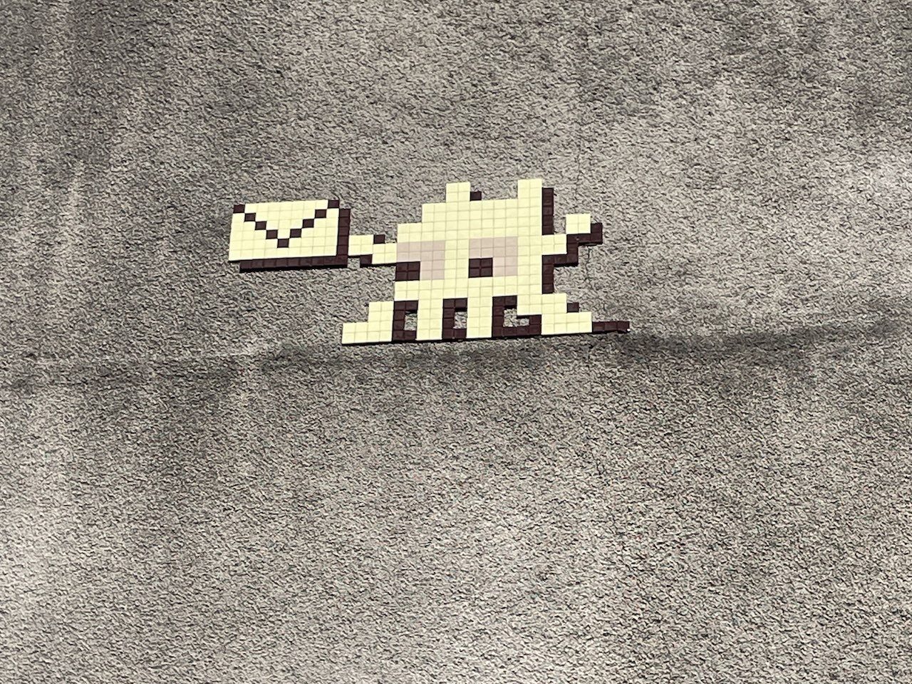 FTBL_25, Space Invader de la rue de Larchant — Street art de Invader à Villiers-sous-Grez