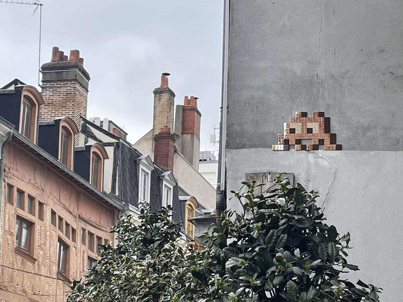 ORLN_05, Space Invader on 294 Rue de Bourgogne — Street art by Invader in Orléans