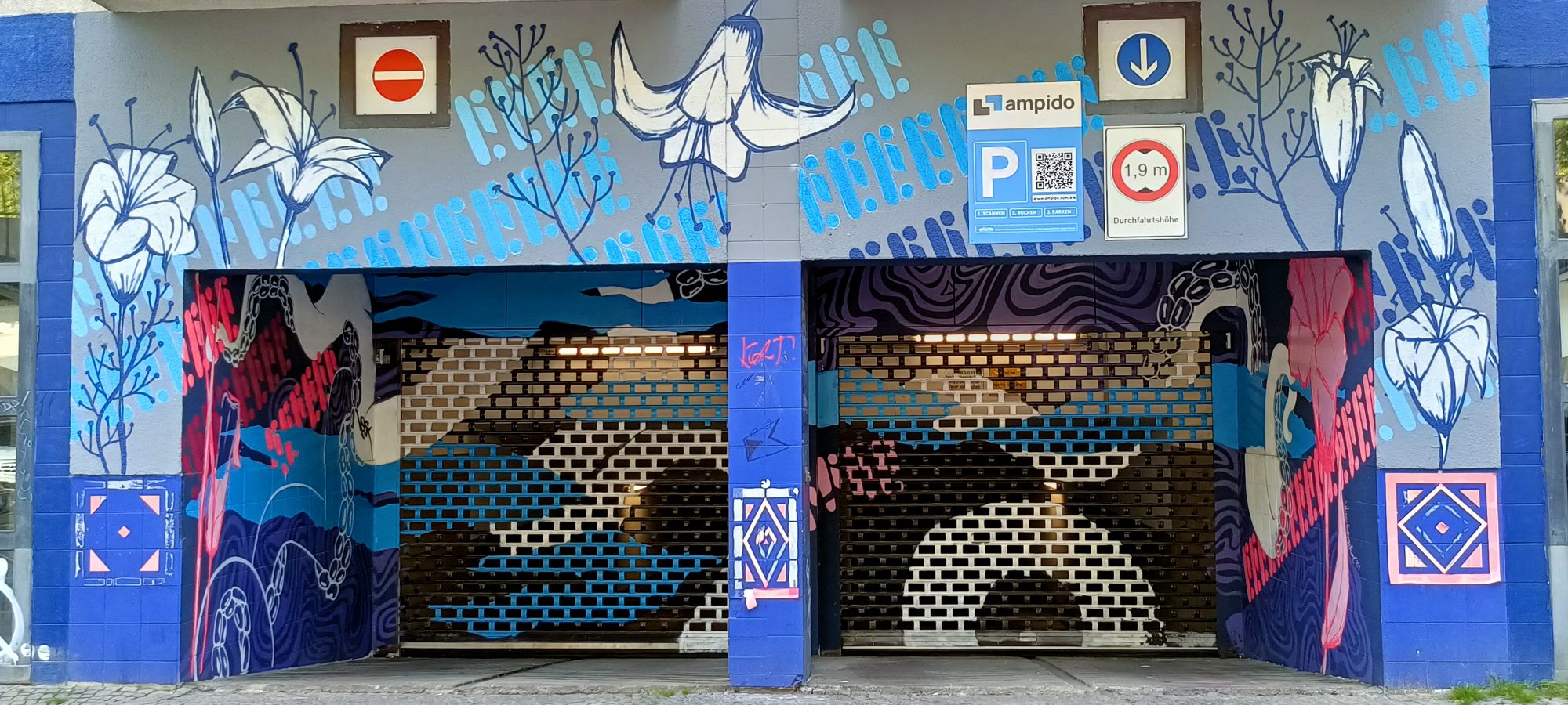 Garage aux lys bleus — Street art à Berlin