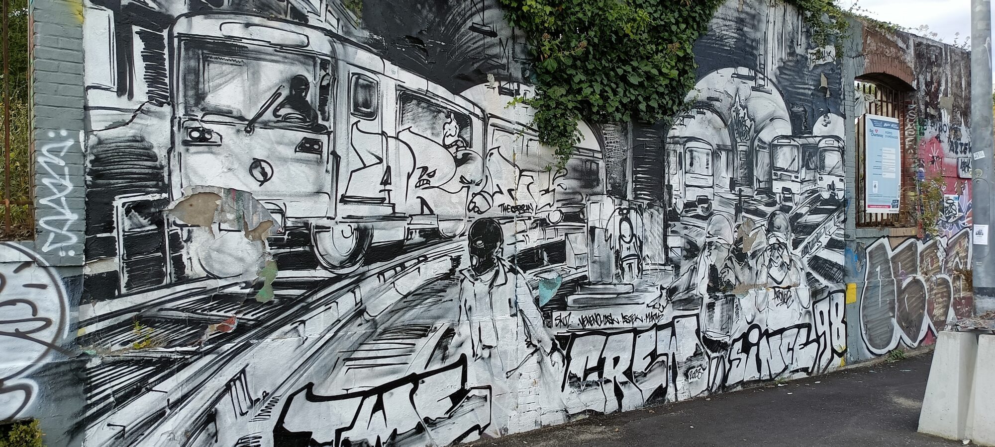Train and Platforms in Black and White — Street art in Nantes
