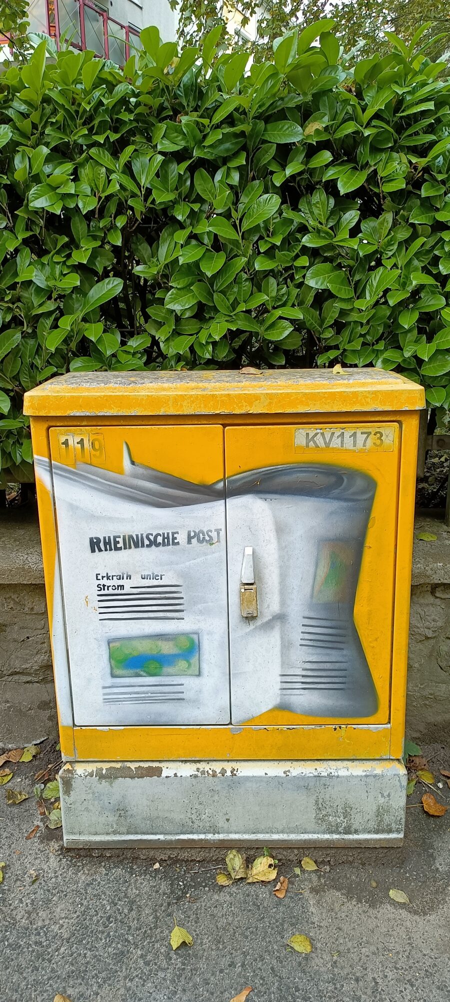 La Rheinische Post peinte sur un boîtier — Street art à Erkrath
