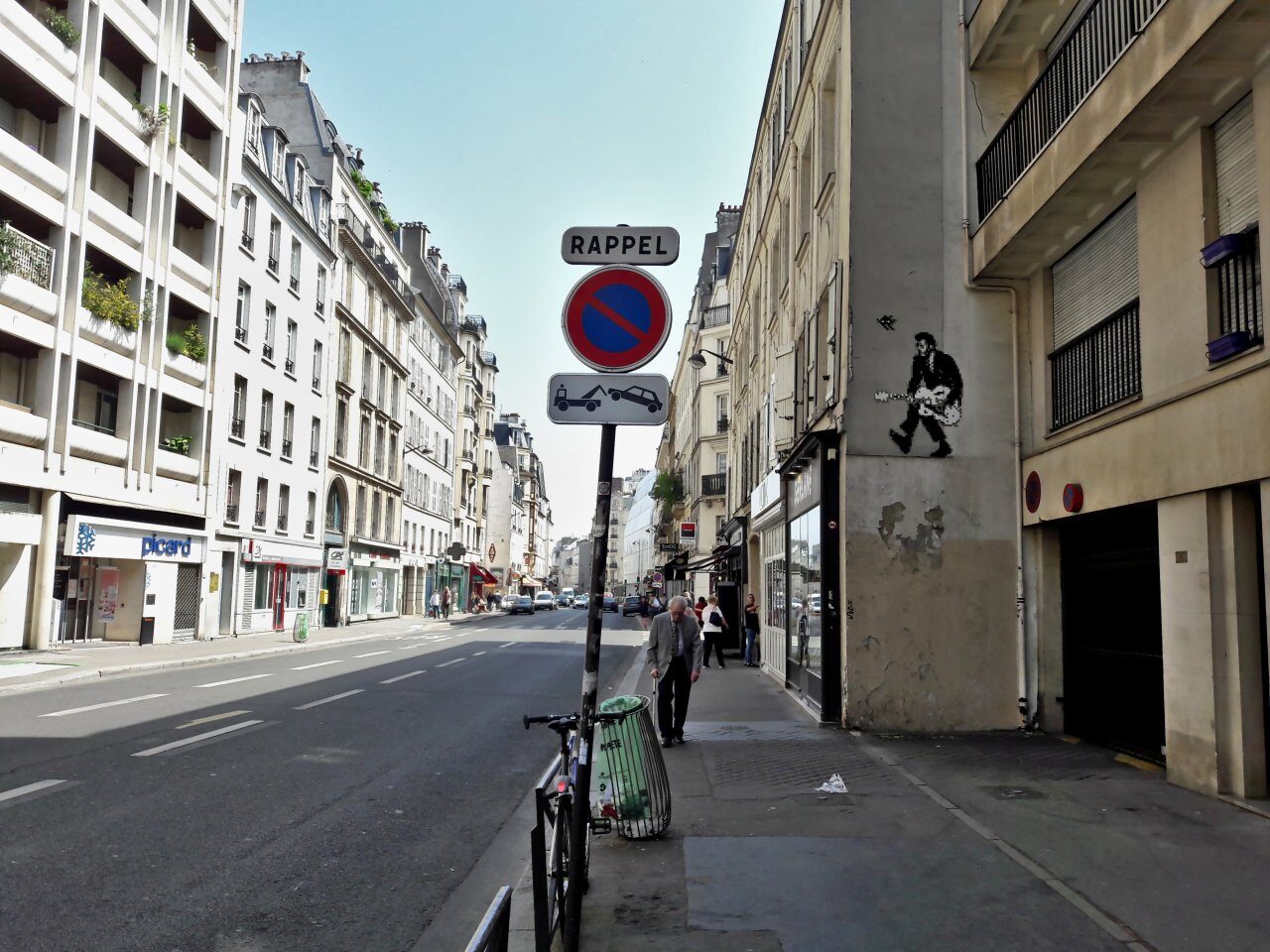 PA_1350, Space Invader de la rue de Sèvres — Street art de Invader à Paris