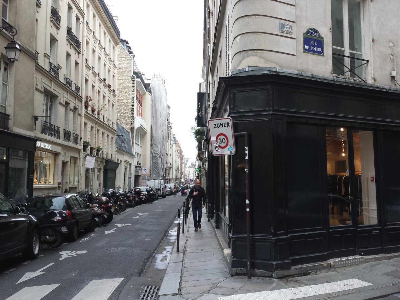 PA_376, Space Invader on 28 Rue de Poitou — Street art by Invader in Paris