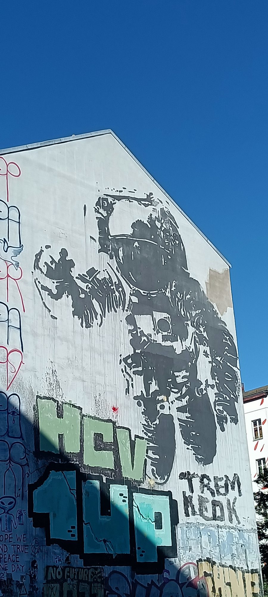 Astronaut Cosmonaut by Victor Ash — Street art by Victor Ash in Berlin