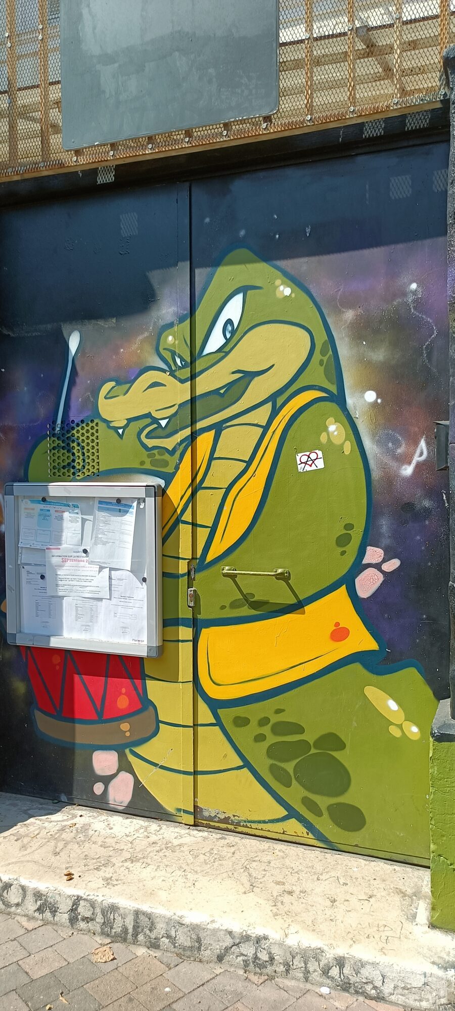 Crocodile joueur de tambour — Street art à Marseille