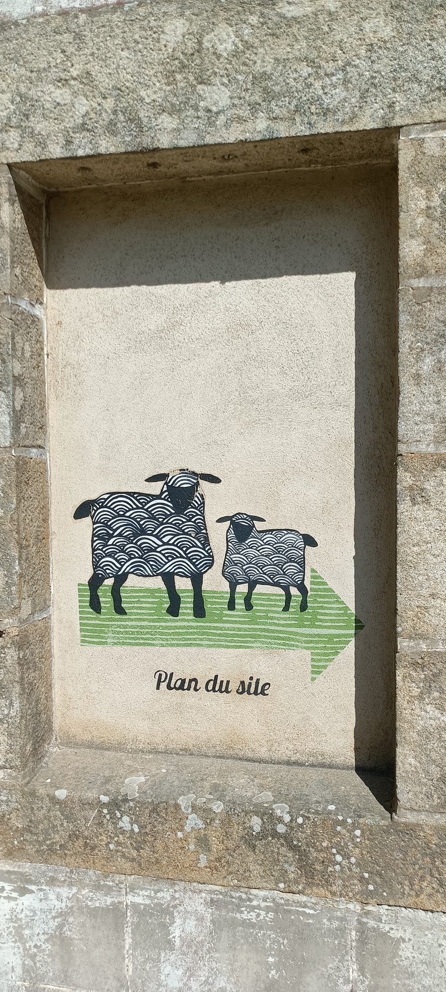 Moutons noirs du plan du site — Street art à Carnac