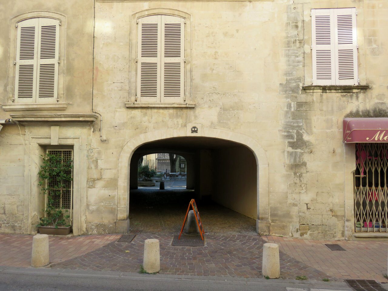 AVI_23, Space Invader de la rue Grande Fusterie — Street art de Invader à Avignon