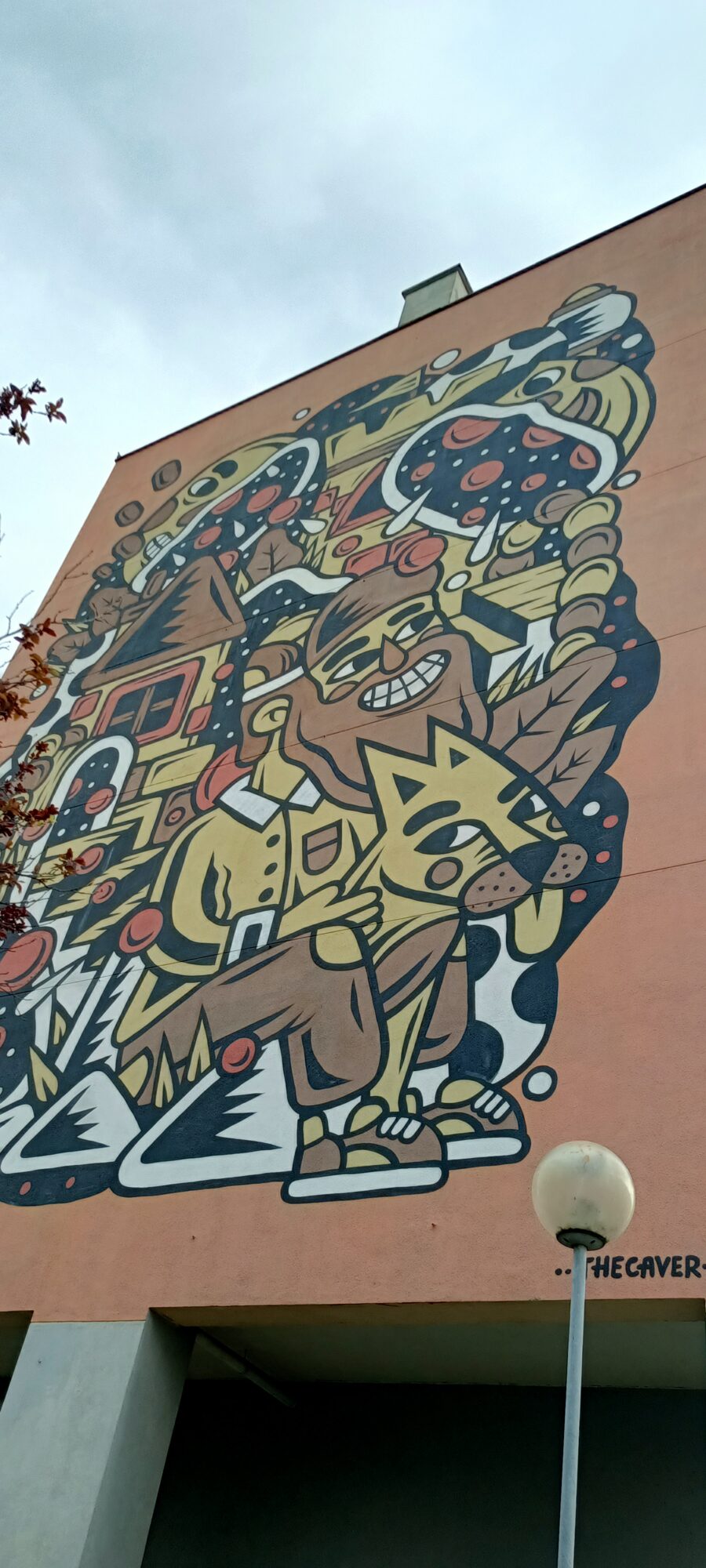 Homme au chat et champignons, par The Caver — Street art de THE CAVER à Lisboa