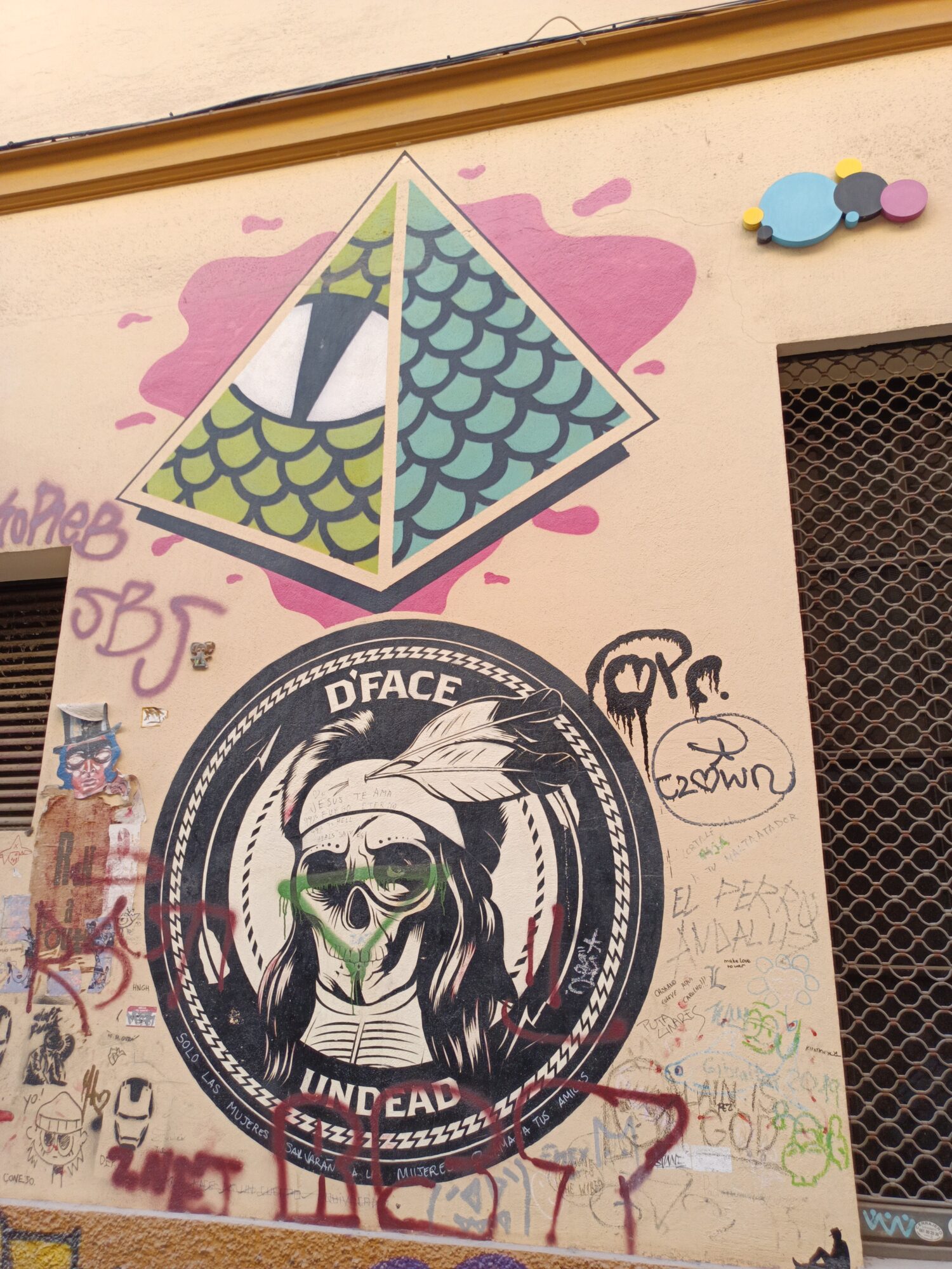 UNDEAD, Skull with a Feather Headdress by DFace: graffiti in Málaga