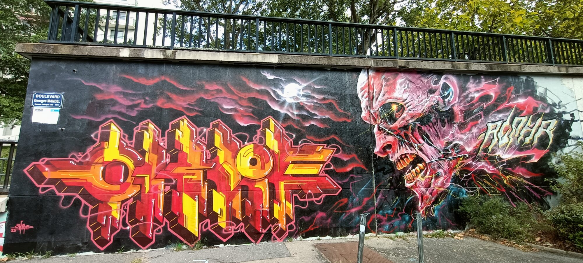 Red Wildstyle and Screaming Skull — Street art by Ben Alpha, Aucre (Ocre) in Nantes