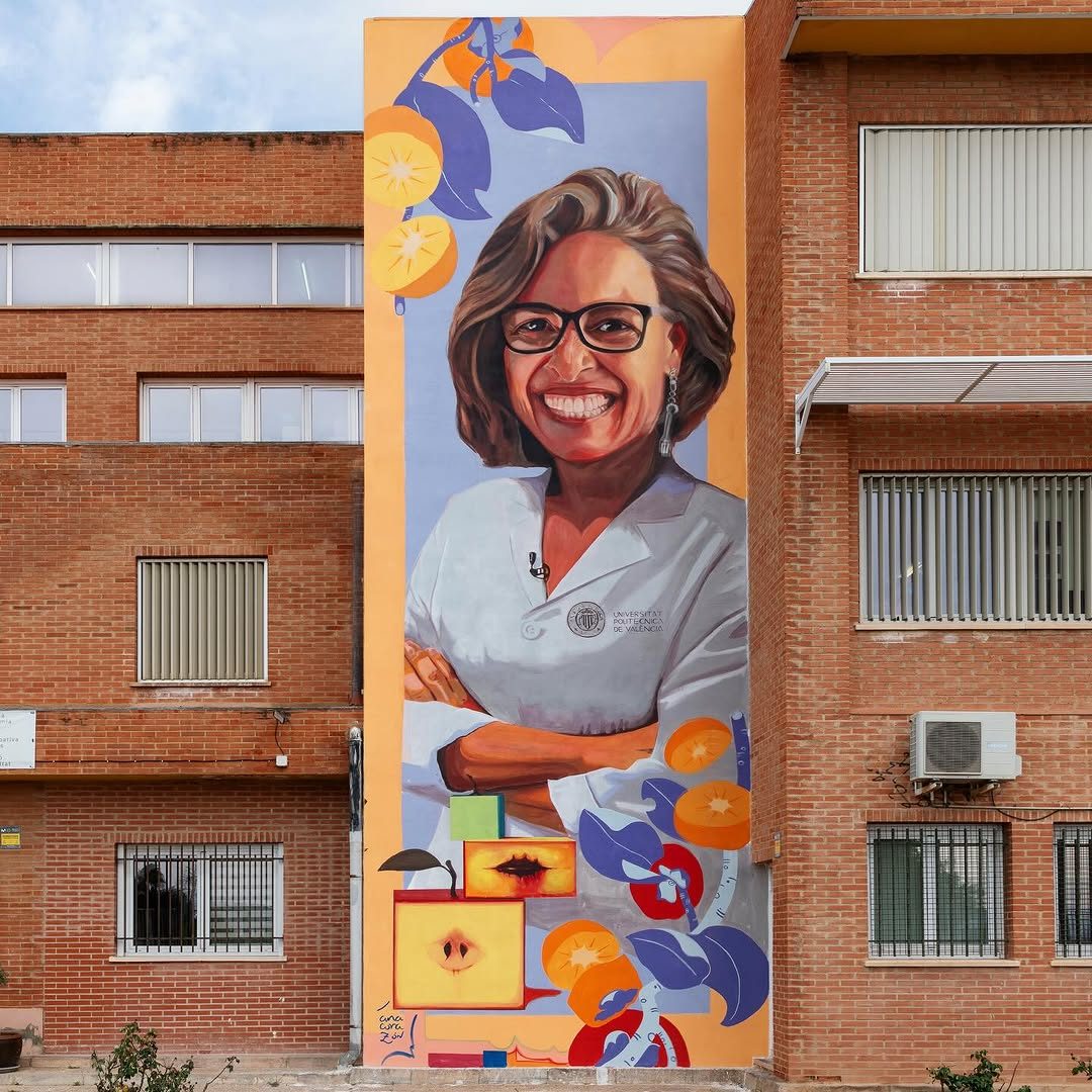 Woman of Science Portrait — Street art by Ana Corazón in Meliana