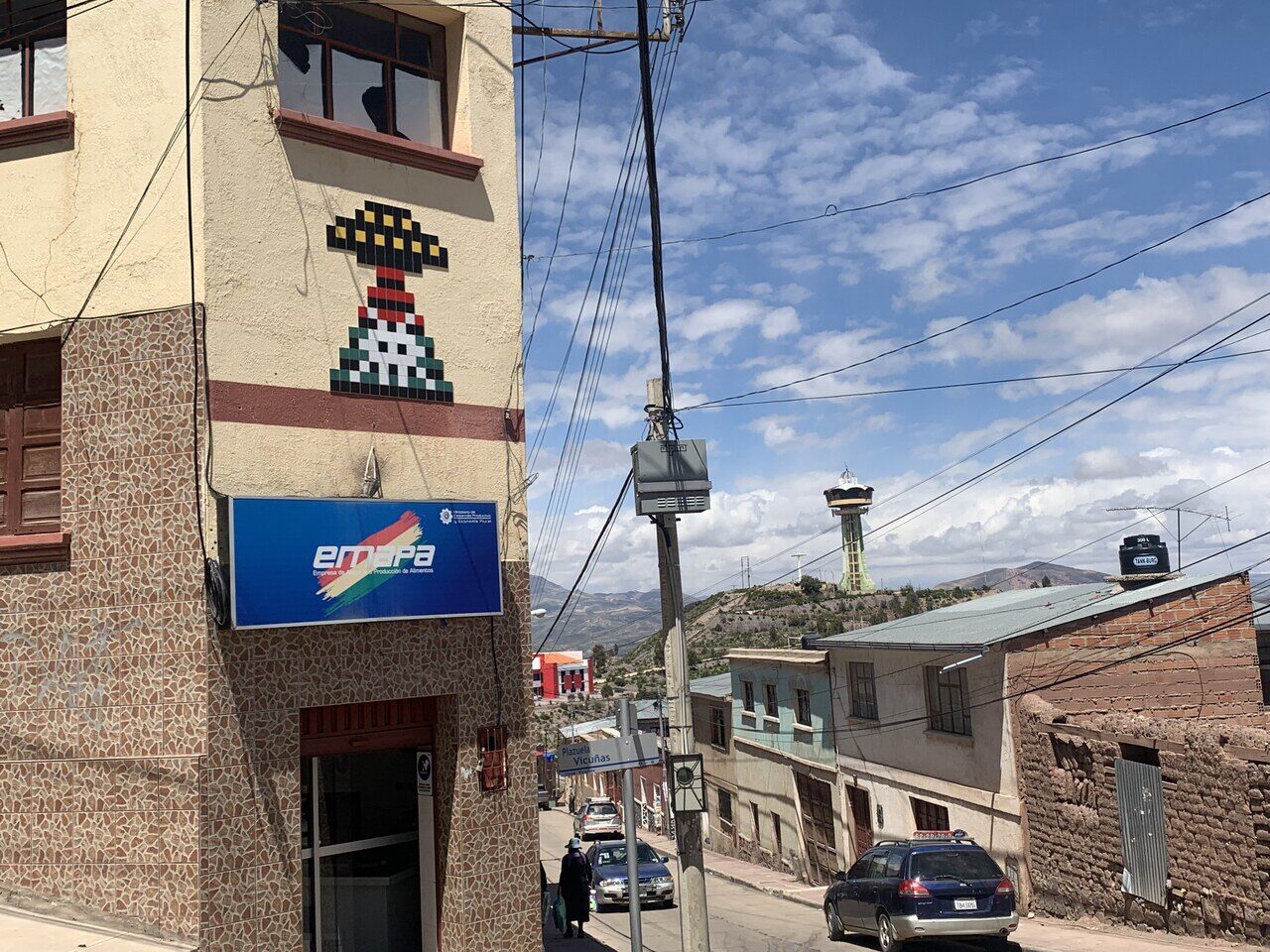 POTI_43, Space Invader de Calle Bolivar — Street art de Invader à Potosí