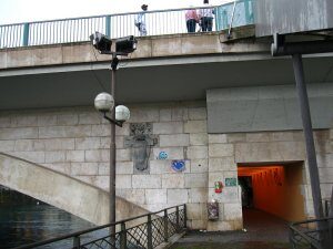 GNV_32, Space Invader on Quai Turrettini — Street art by Invader in Genève