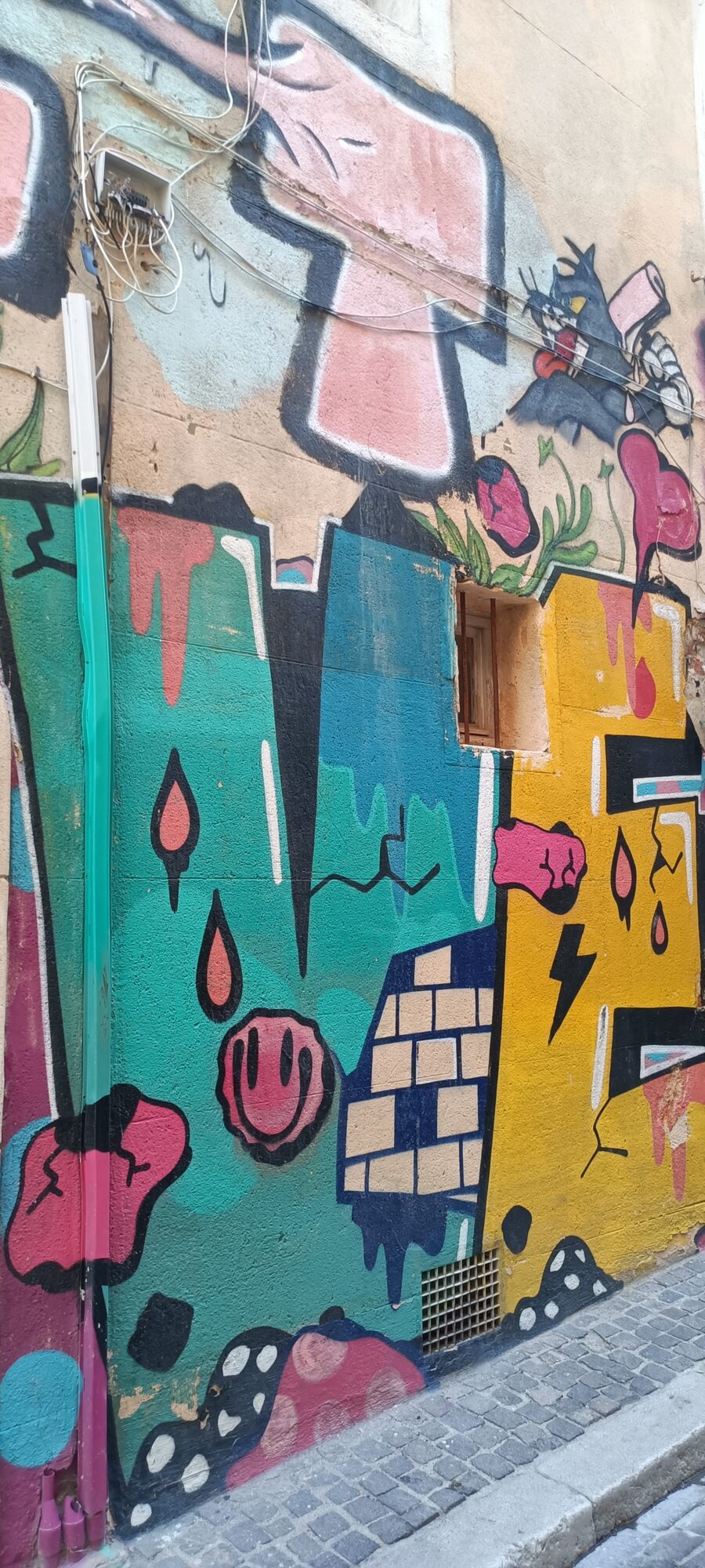 Dripping Flats and a Melted Smiley — Street art in Marseille