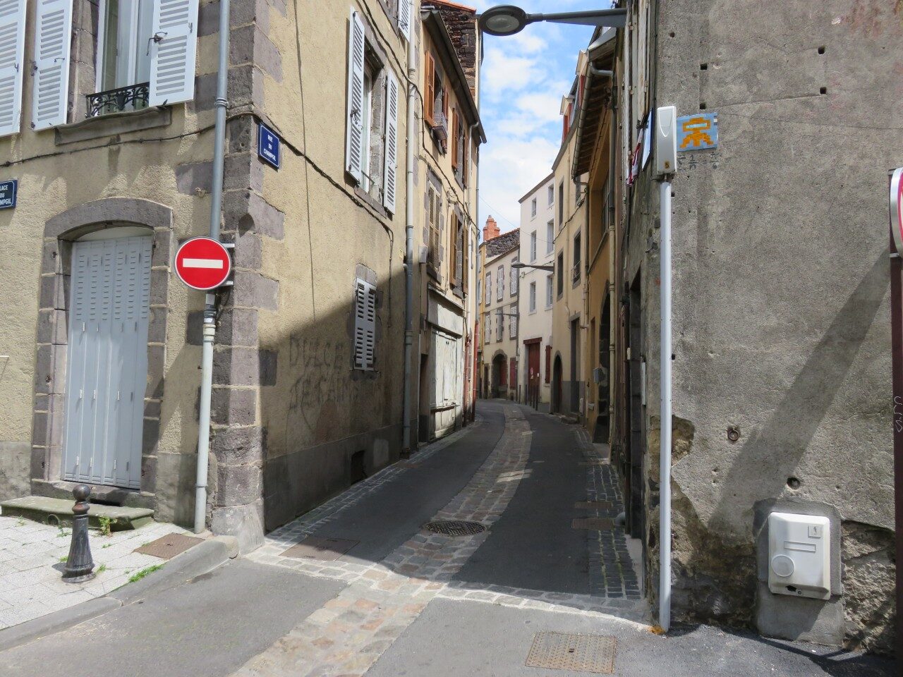 CLR_01, Space Invader on Place du Champgil — Street art by Invader in Clermont-Ferrand