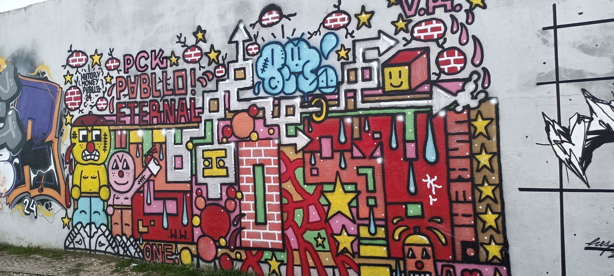 PCK Pabllo Eternal, fresque foisonnante — Street art à Almada