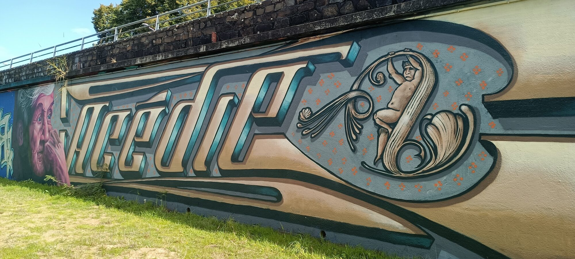 Aceone, Art Nouveau lettering and swimmer — Street art in Nantes