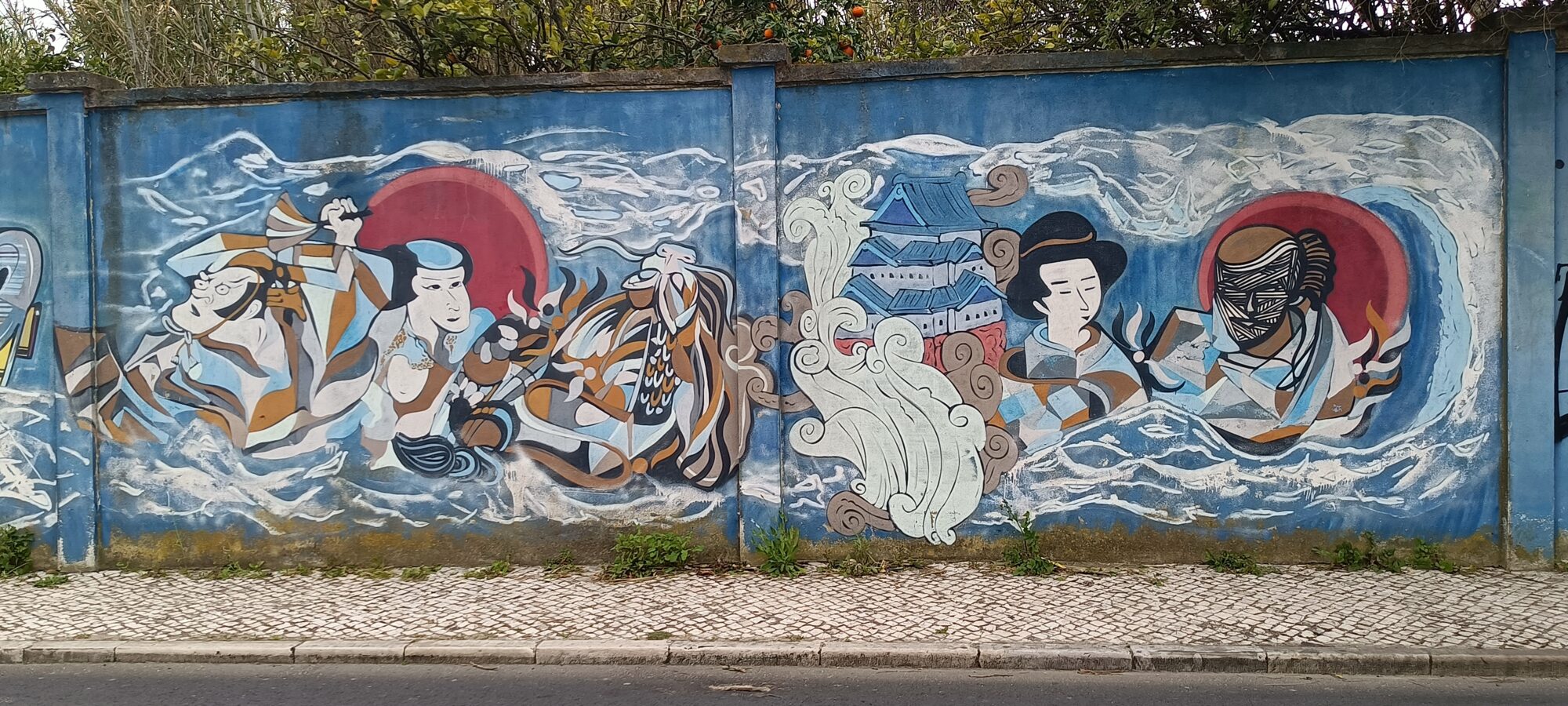 Estampe japonaise en bleu et brun — Street art à Lisboa
