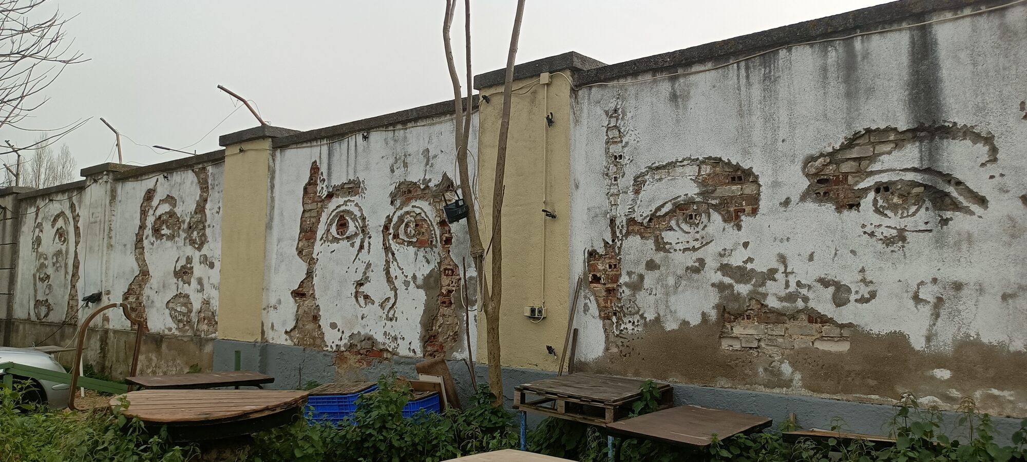 Faces Carved into the Boundary Wall — Street art by Vhils in Lisboa