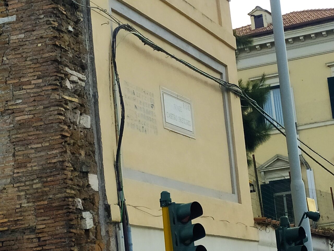 ROM_68, Space Invader de Viale del Policlinico — Street art de Invader à Roma