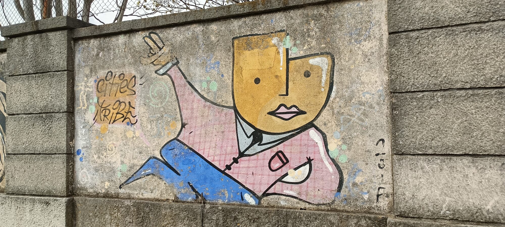 Flat Character with a Yellow Head — Street art in Lisboa