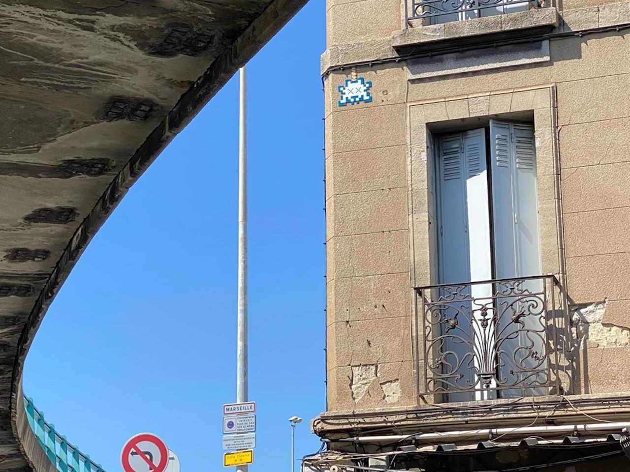 MARS_80, Space Invader on Rue Jauffret — Street art by Invader in Marseille