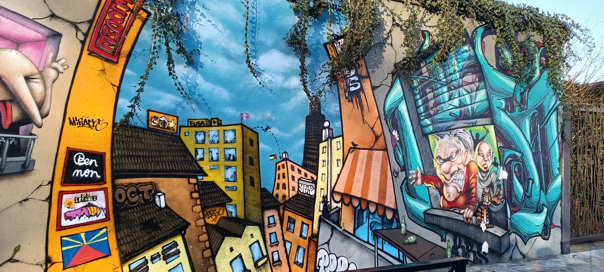 Cartoon city and turquoise window — Street art in Nantes