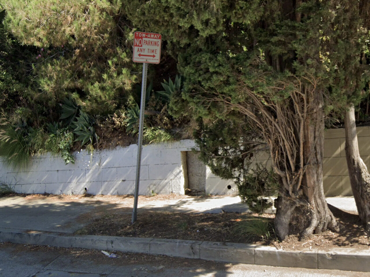 LA_201, Space Invader de Cahuenga Terrace — Street art de Invader à Los Angeles