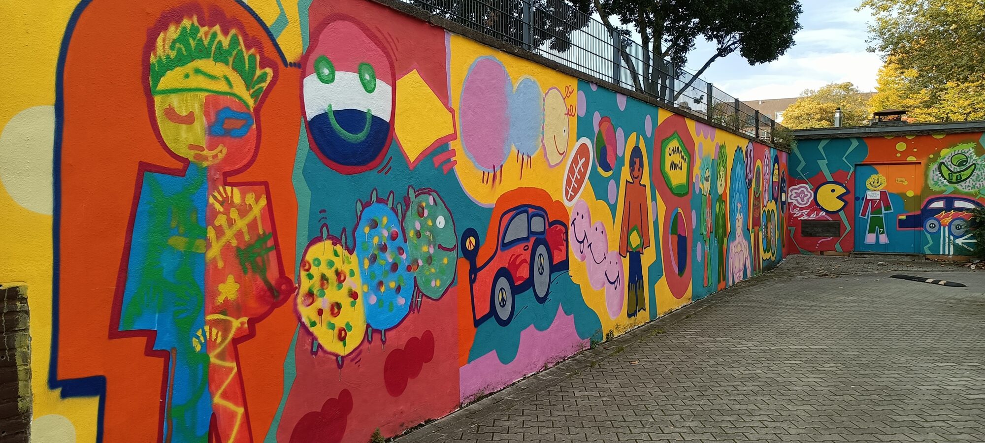 Long collective wall in pop colours — Street art in Düsseldorf