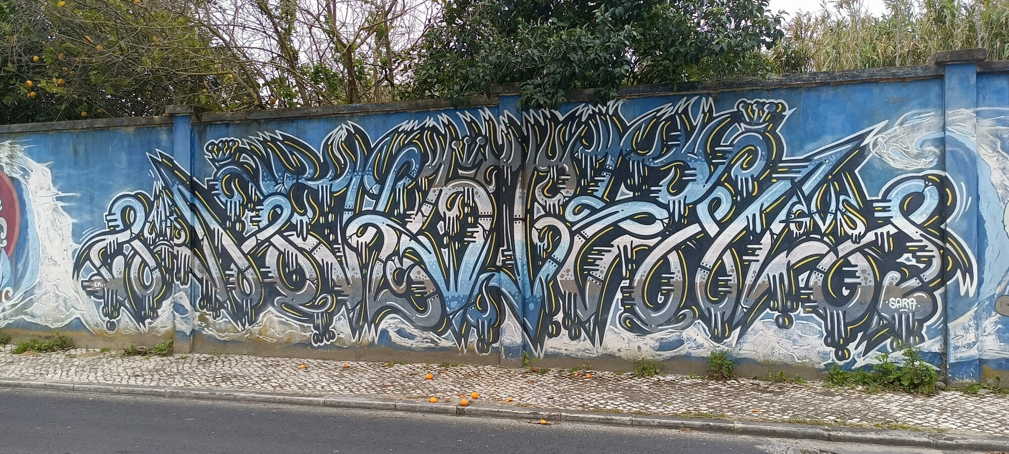 Wildstyle noir, blanc et jaune — Street art à Lisboa