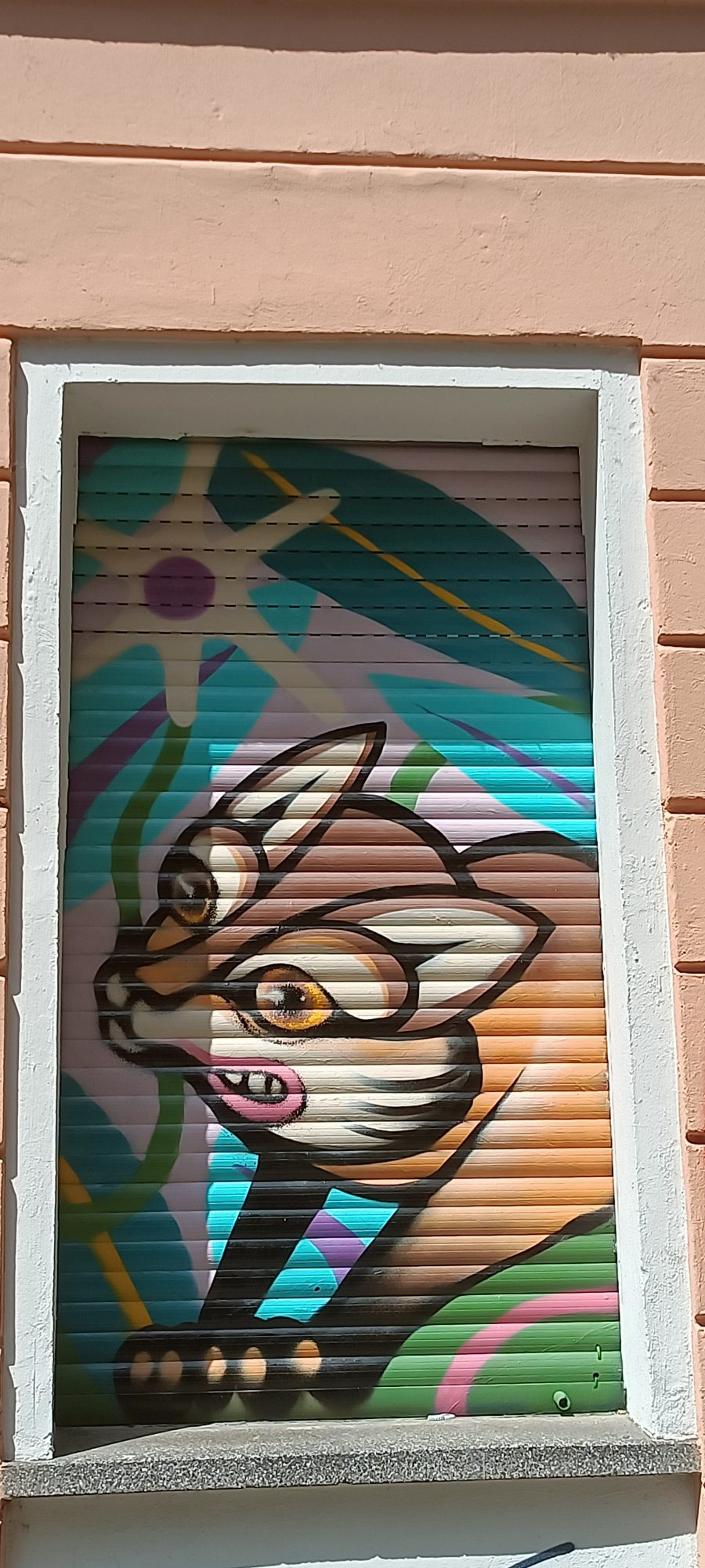 Geometric Feline on the Shutter — Street art in Berlin