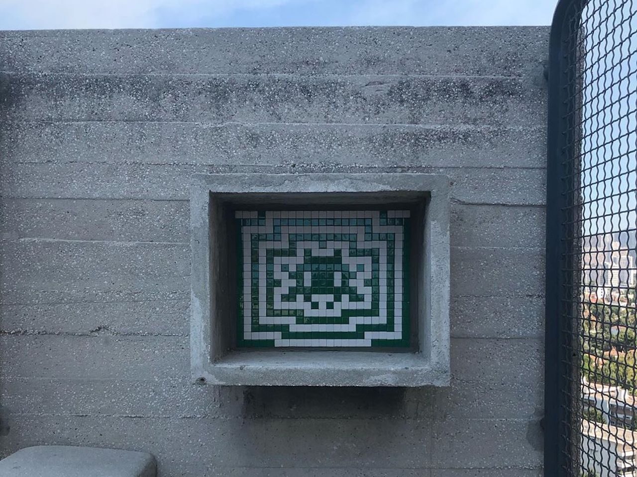 MARS_93, Space Invader du boulevard Michelet — Street art de Invader à Marseille