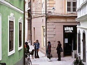 LJU_13, Space Invader de Židovska ulica 1–5 — Street art de Invader à Ljubljana