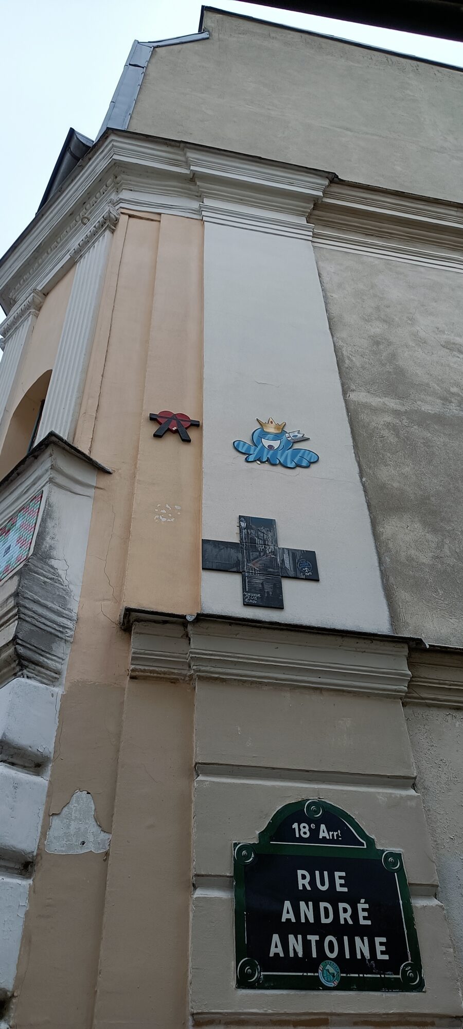 Crowned octopus and Monsieur Plus cross — Street art by A2, Monsieur plus in Paris