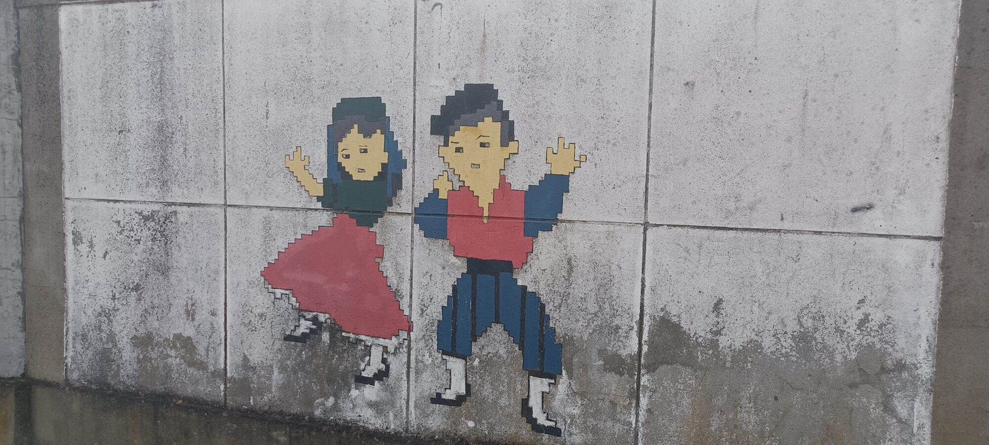 Pixel-Art Dancing Couple — Street art in Lisboa