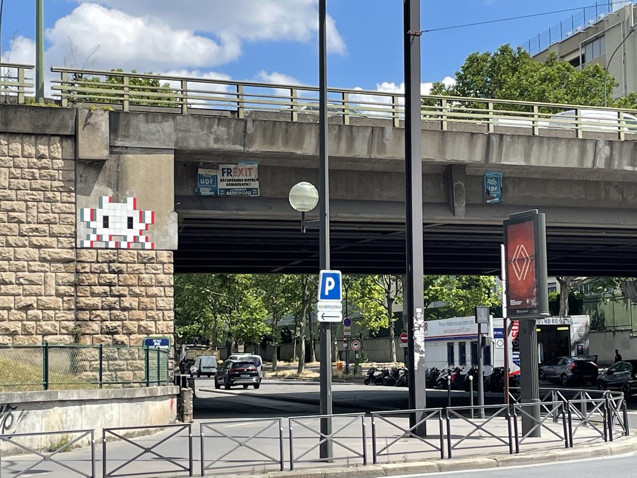 PA_1429, Space Invader on 1 rue de la Porte d'Issy — Street art by Invader in Paris