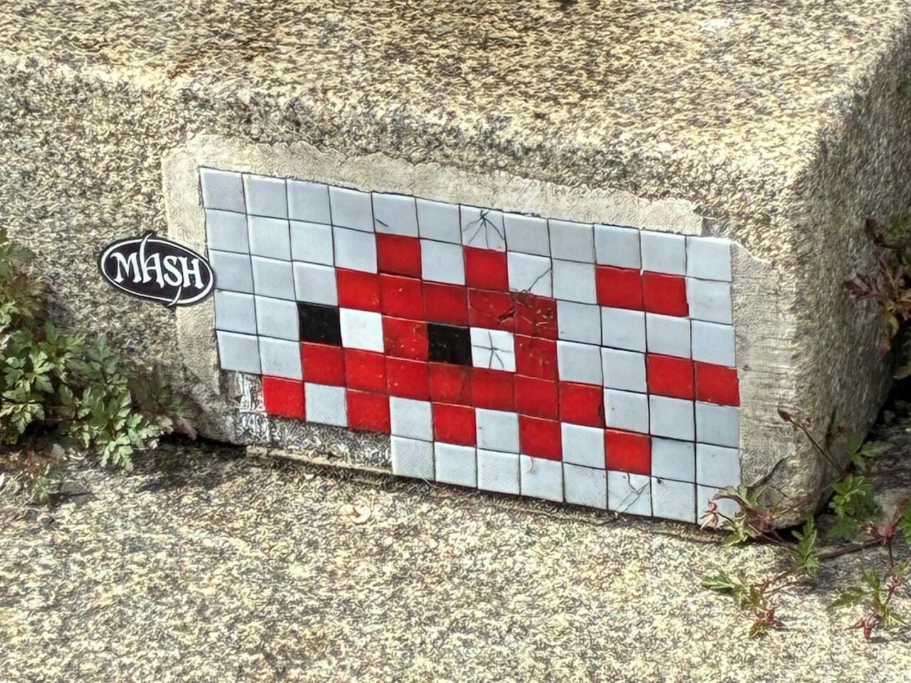 RTD_07, Space Invader on Tiendplein 9 — Street art by Invader in Rotterdam