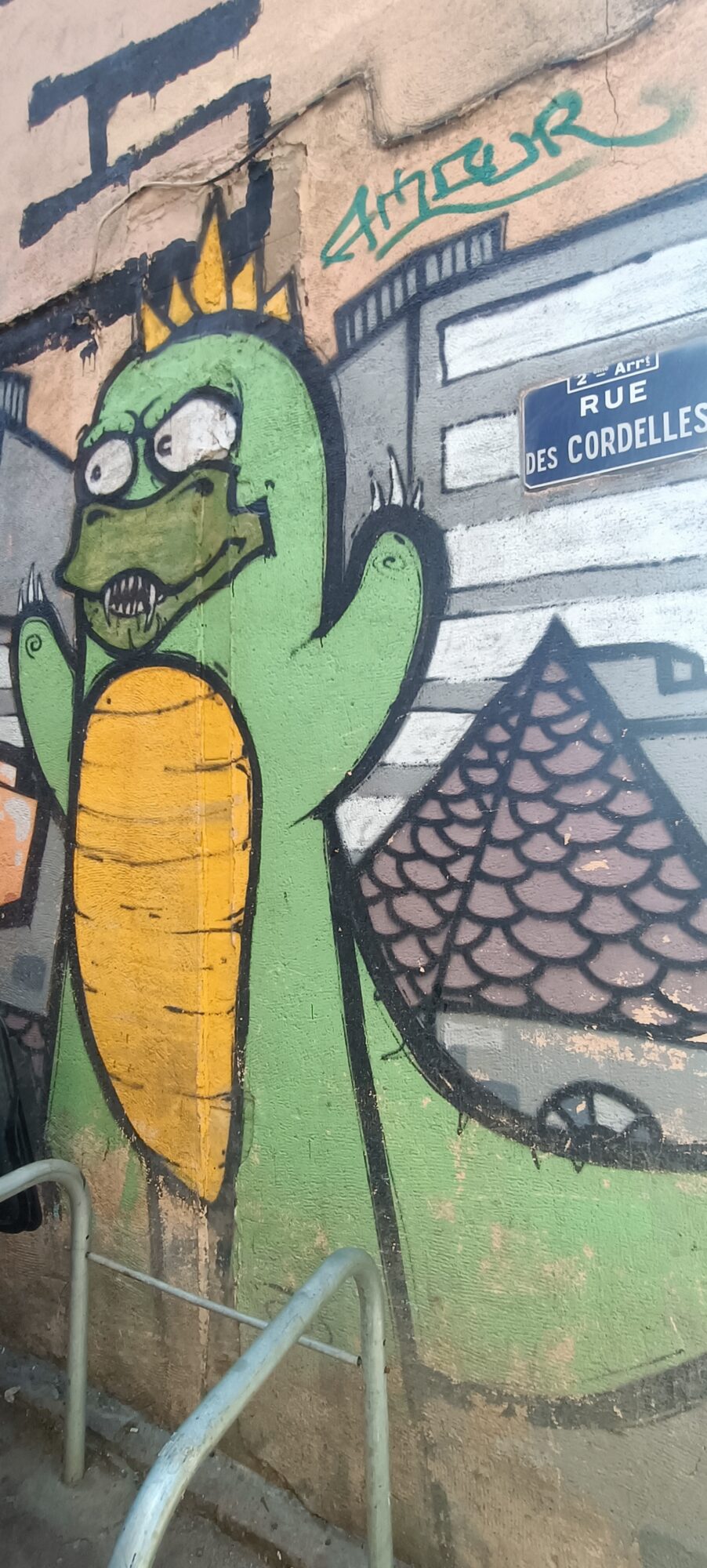 Green Creature on Rue des Cordelles — Street art in Marseille