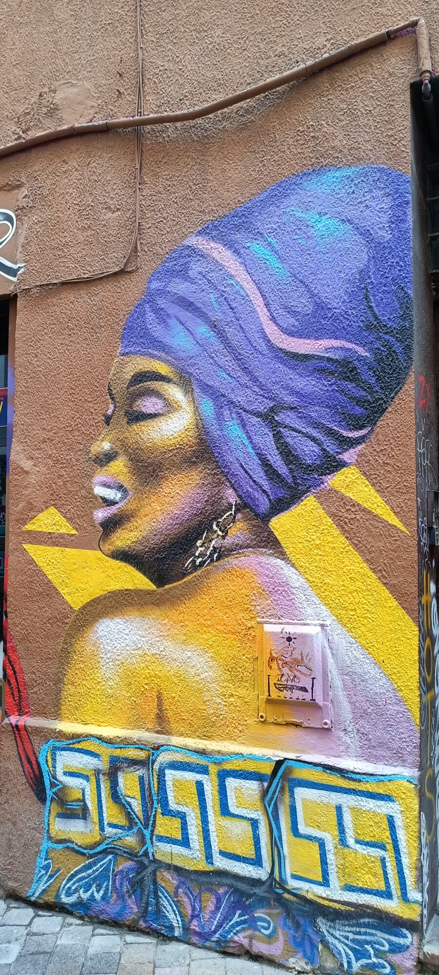 Femme au turban lilas — Street art à Marseille