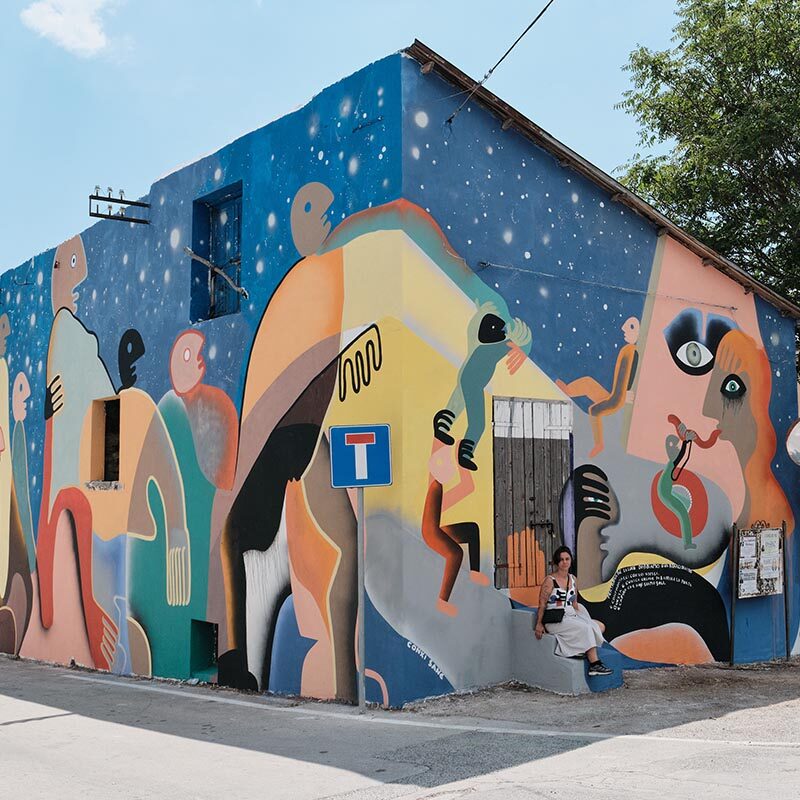 La porta — Street art de Conxi Sane à Aielli Stazione