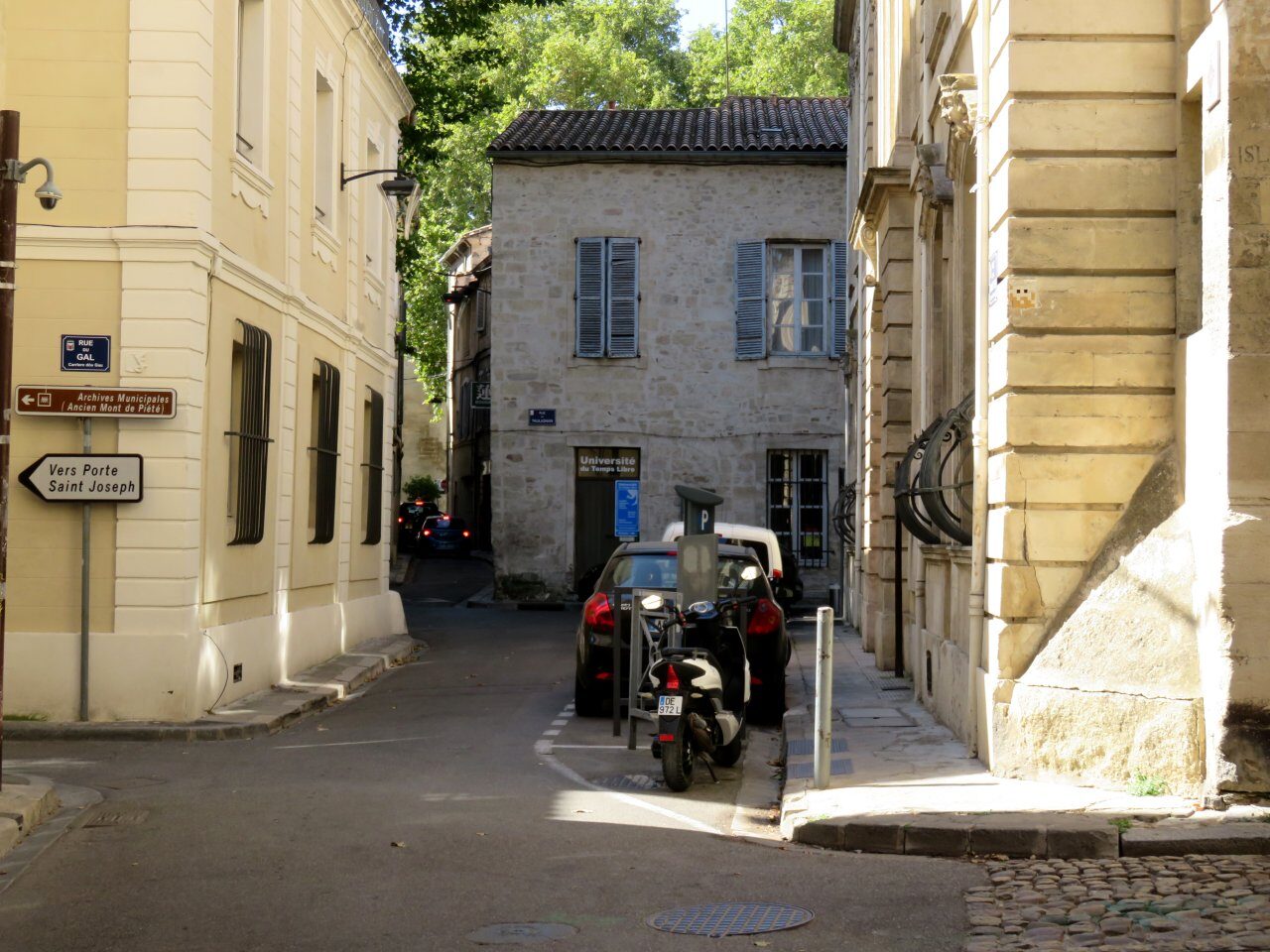 AVI_01, Space Invader de la rue de la Banasterie — Street art de Invader à Avignon