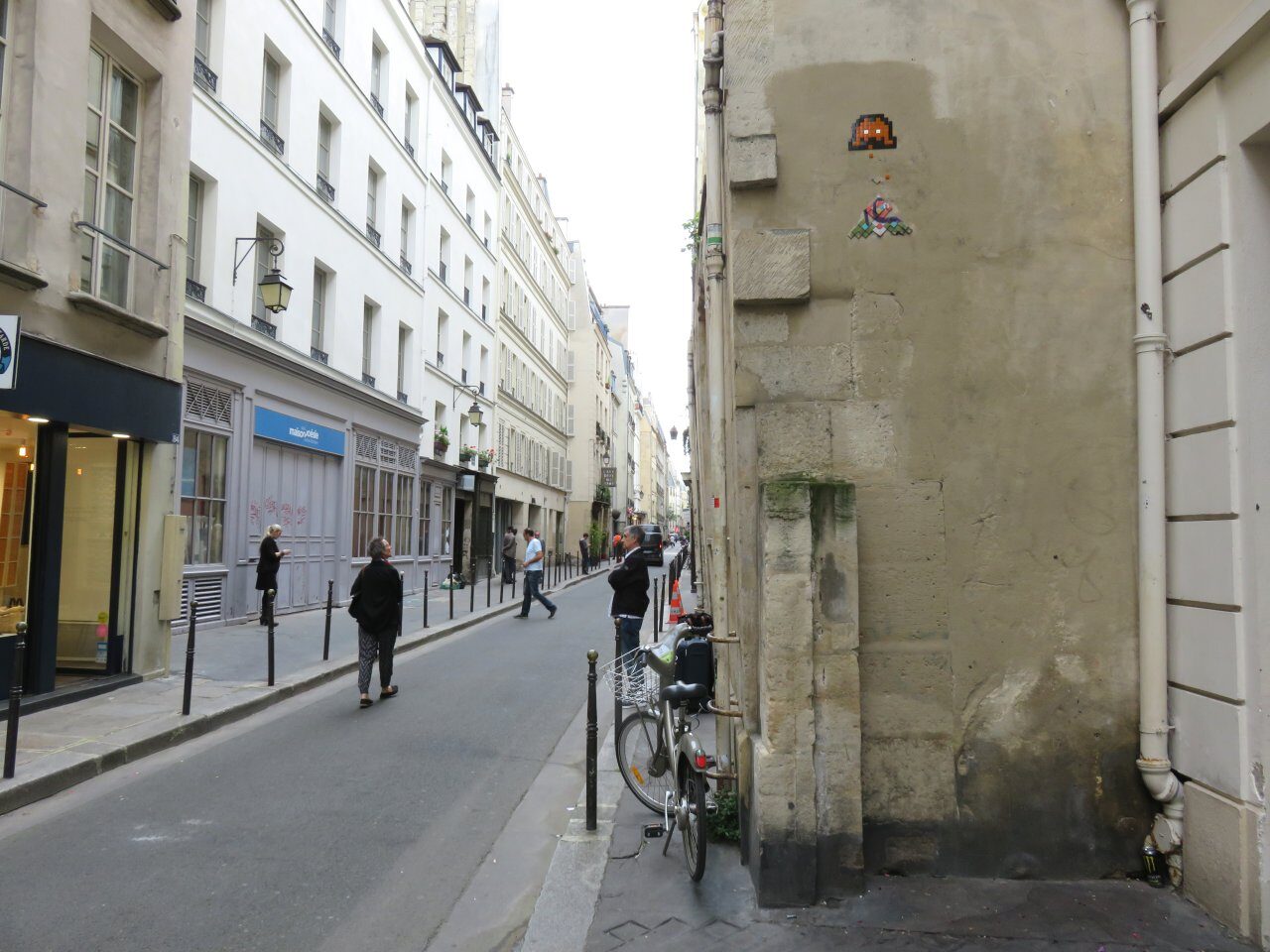 PA_110, Space Invader at Passage Molière — Street art by Invader in Paris