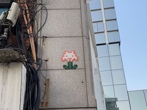 SL_13, Space Invader de Myeongdong-gil — Street art de Invader à Seoul
