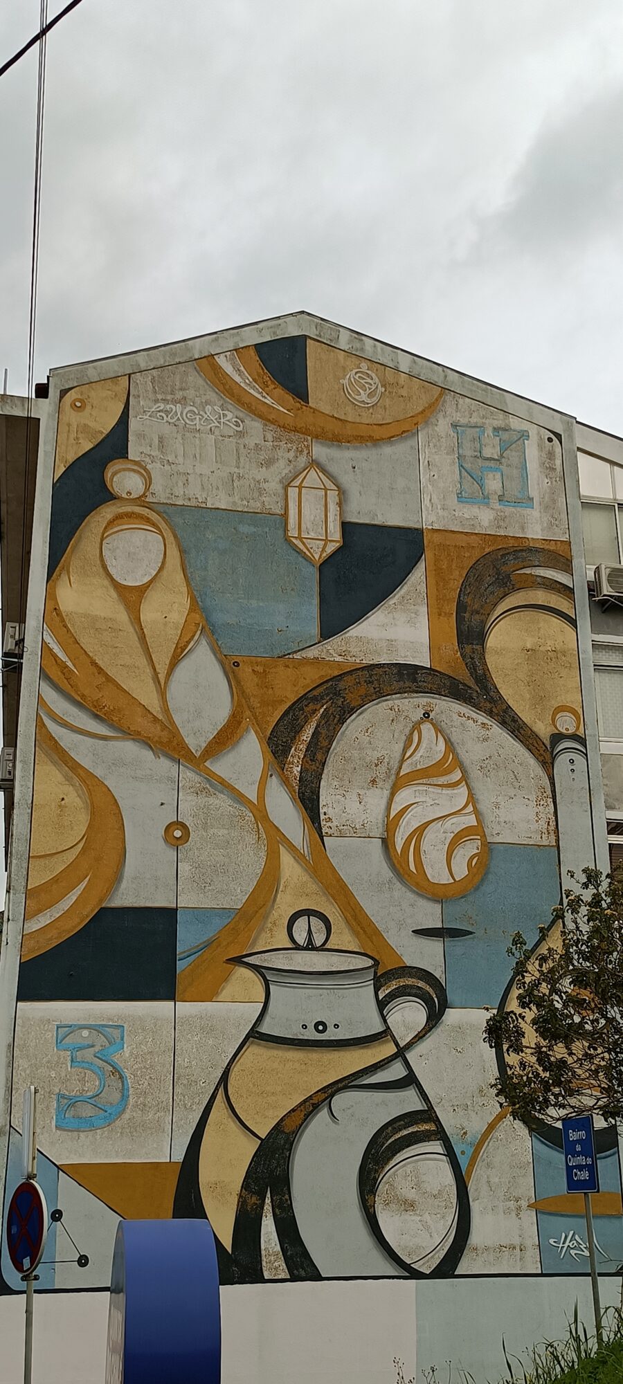 Composition art déco à la cafetière — Street art de Hazul à Lisboa